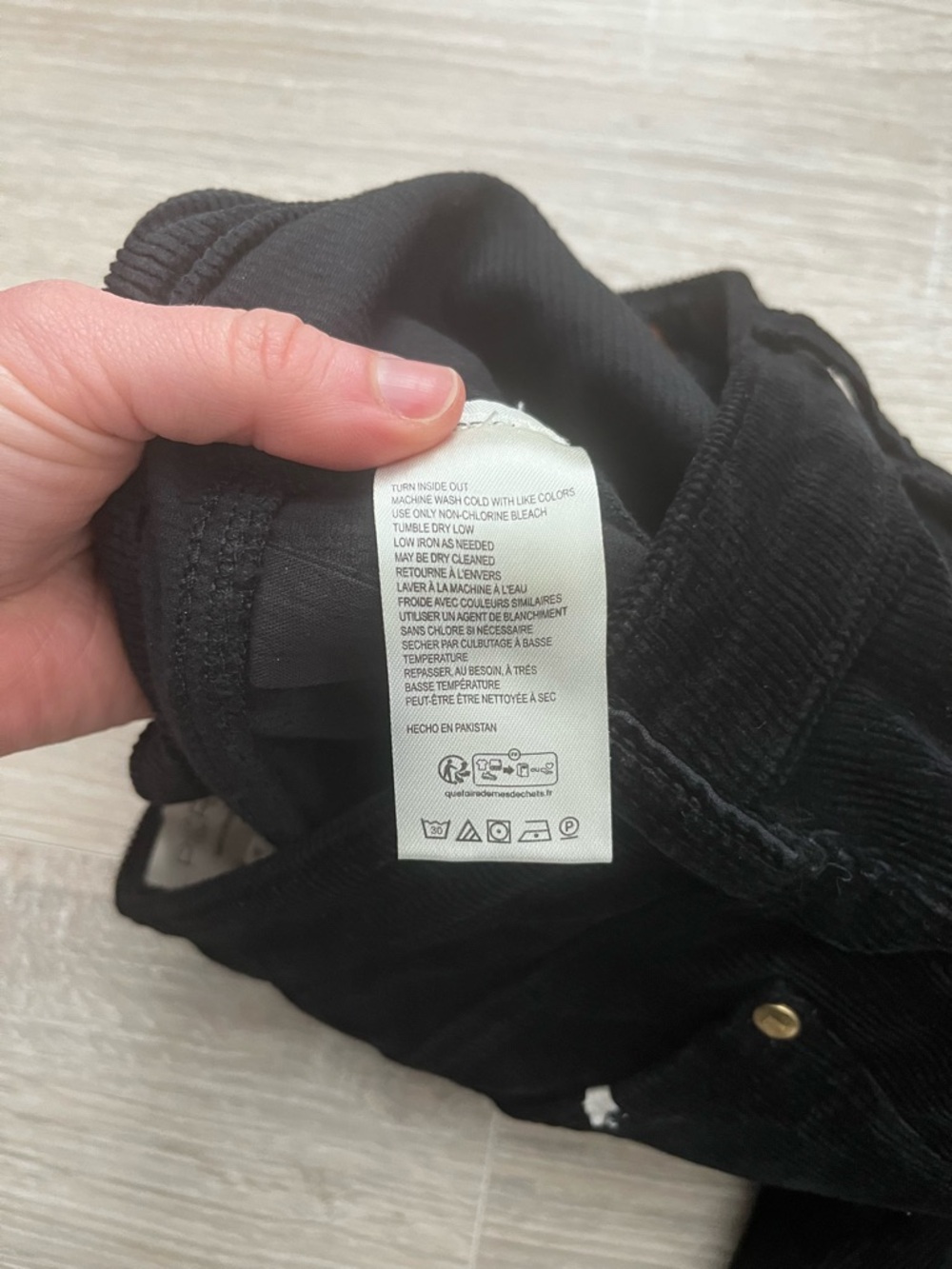 Pilcro The Icon Low-Rise Corduroy Chop Pocket Flare Jeans Black - Size 25 - Picture 4 of 5